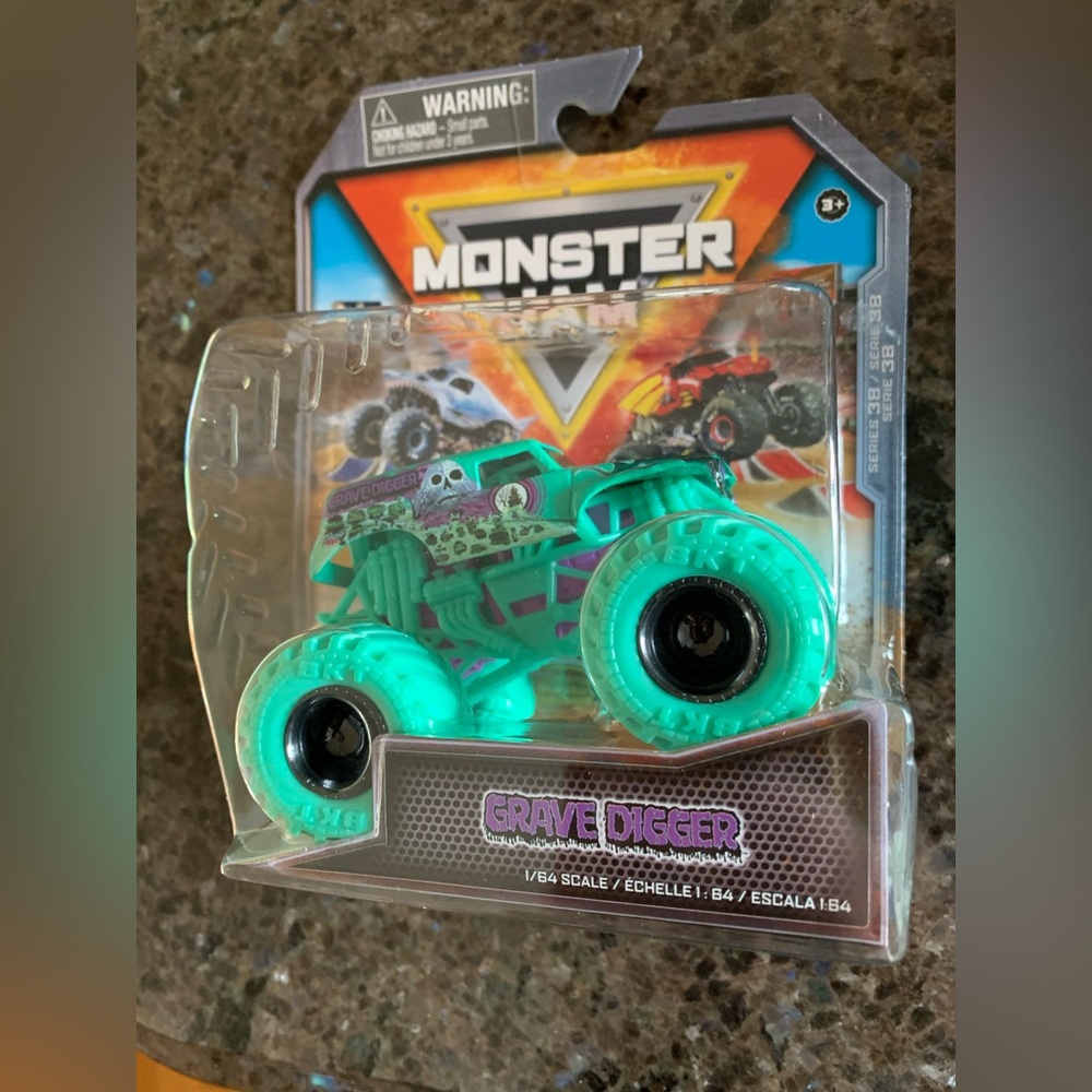Monster Jam Series 38 Over Charged Grave Digger